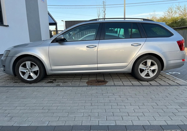 Skoda Octavia cena 35000 przebieg: 234000, rok produkcji 2015 z Warszawa małe 326